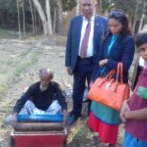 মৌ চাষ পরিদর্শন